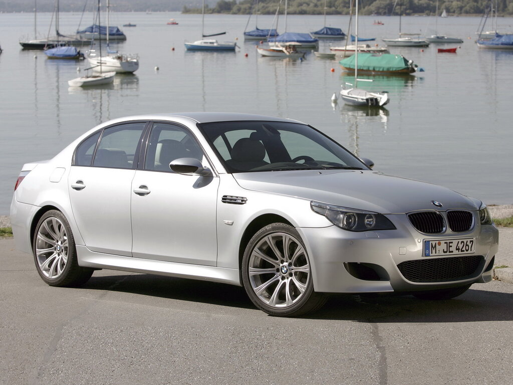 BMW M5 (E60) 4 поколение, седан (01.2005 - 01.2010)